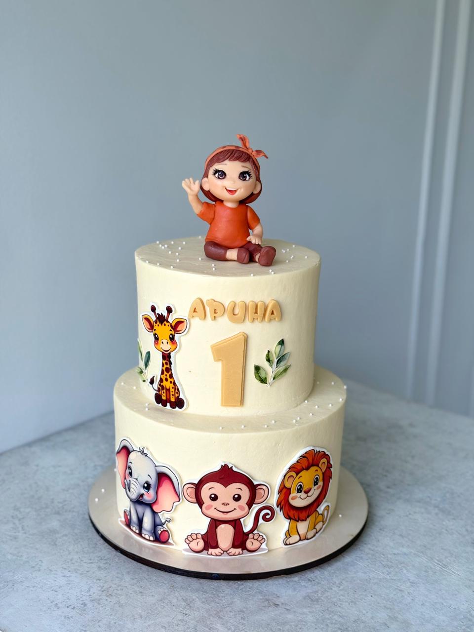 Нежный торт на годик с красивым оформлением - Bonjour Bakery Алматы