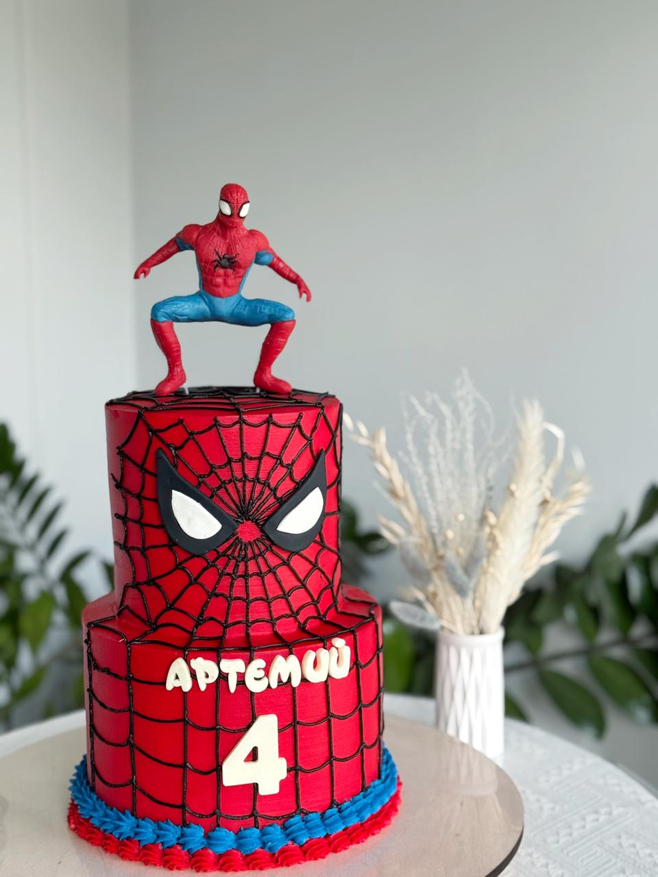 Торт Молочная девочка на день рождения - Bonjour Bakery Алматы